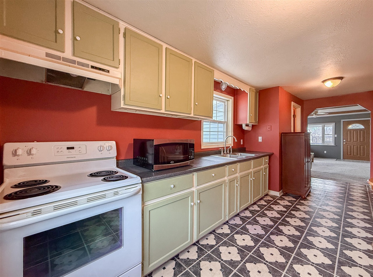 409 W Railroad Street, Dowagiac, MI, 49047-1413