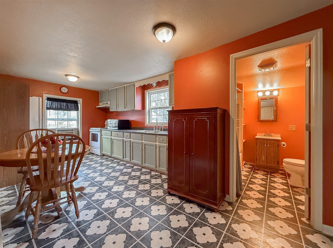 409 W Railroad Street, Dowagiac, MI, 49047-1413