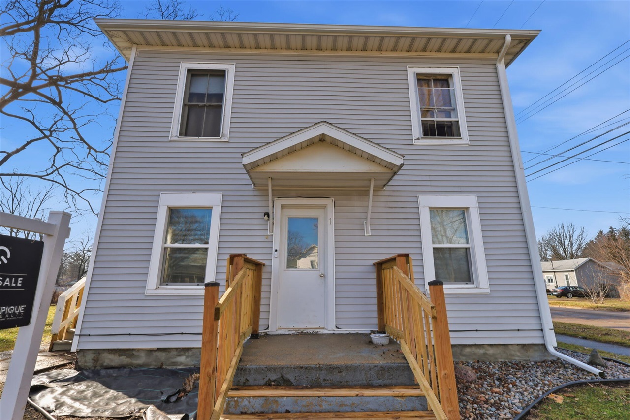 719 N Clinton Avenue, Saint Johns, MI, 48879