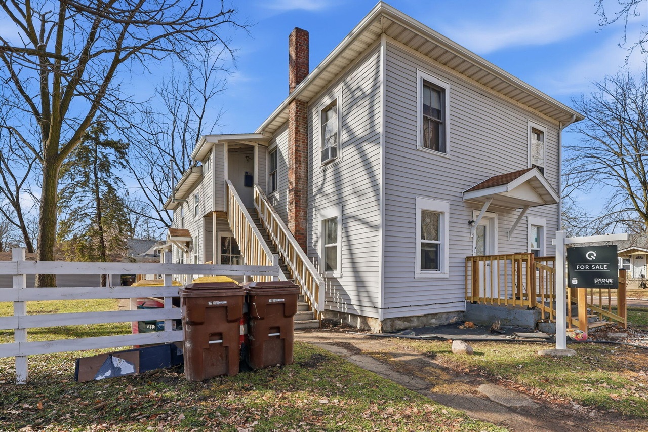 719 N Clinton Avenue, Saint Johns, MI, 48879