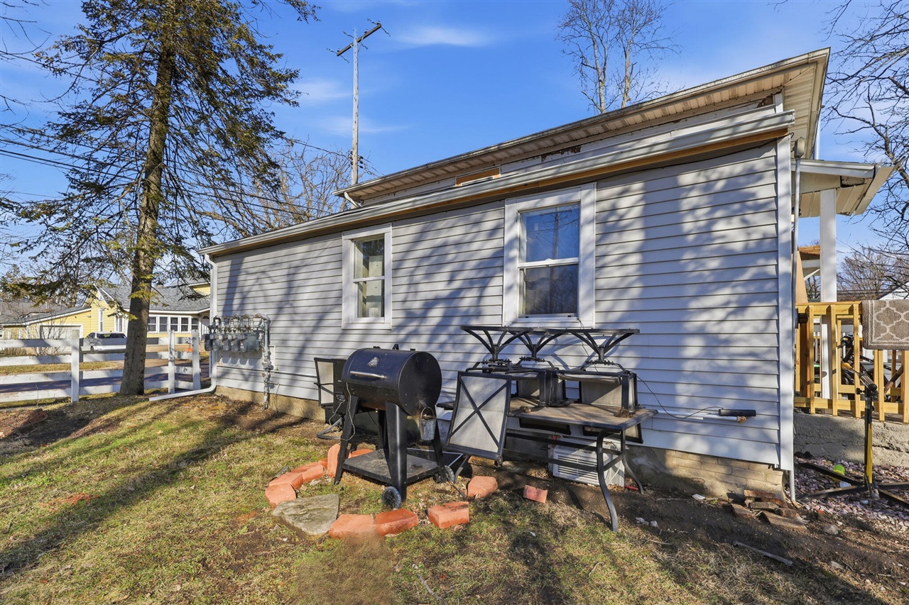 719 N Clinton Avenue, Saint Johns, MI, 48879