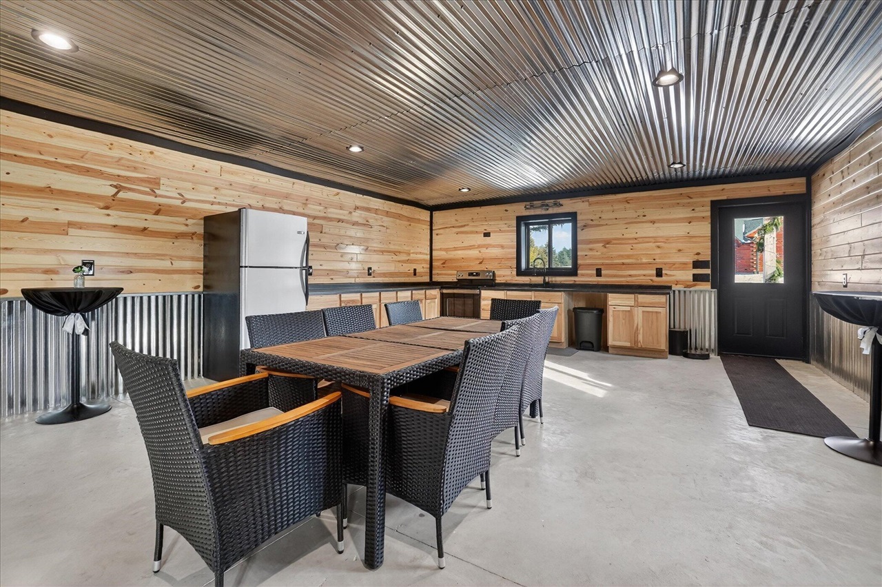7222 Beahan Road photo 56
