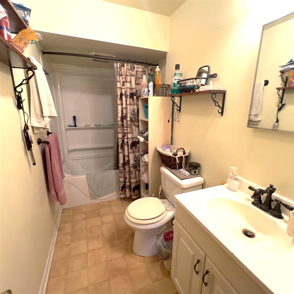 407 Barry Street photo 12