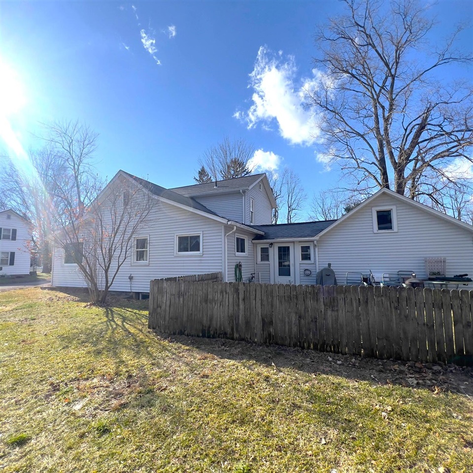407 Barry Street photo 4