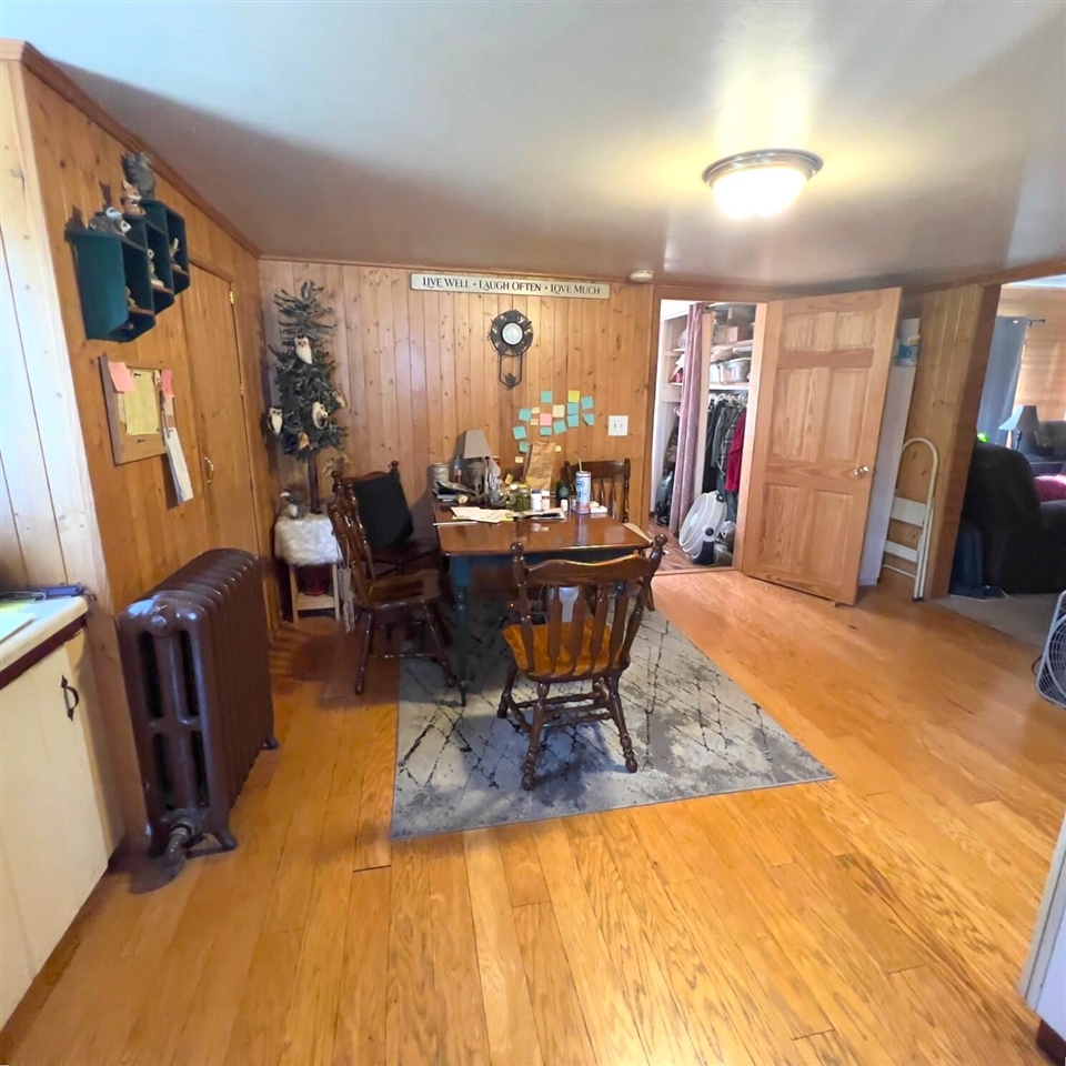 407 Barry Street photo 8