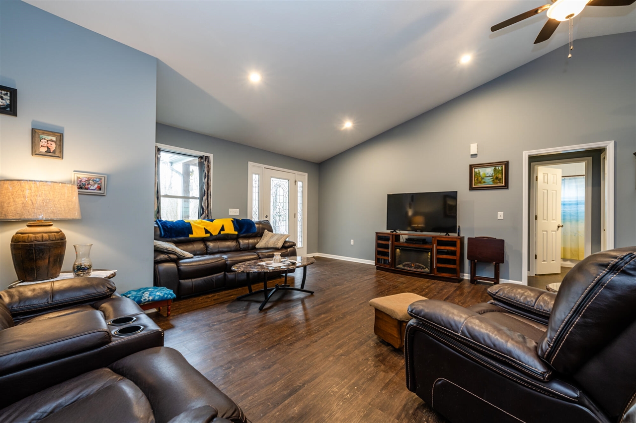 3045 Little Glendora Road photo 4