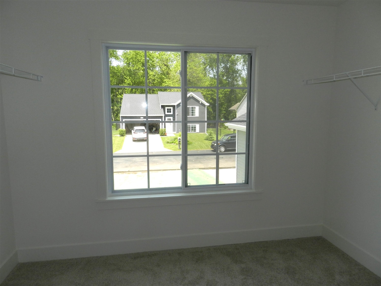 558 Swan River Drive, Benton Harbor, MI, 49022-6160