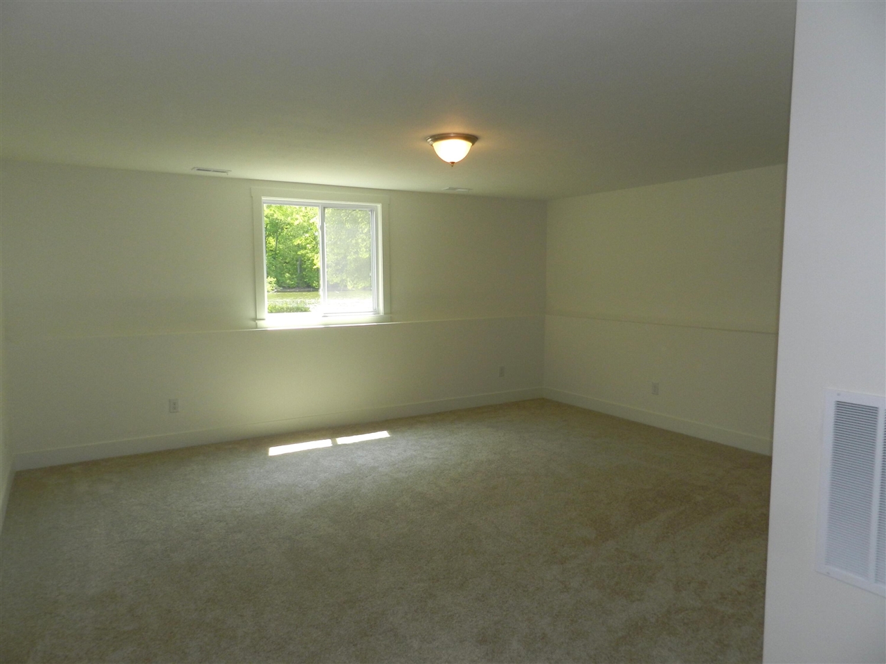 558 Swan River Drive, Benton Harbor, MI, 49022-6160