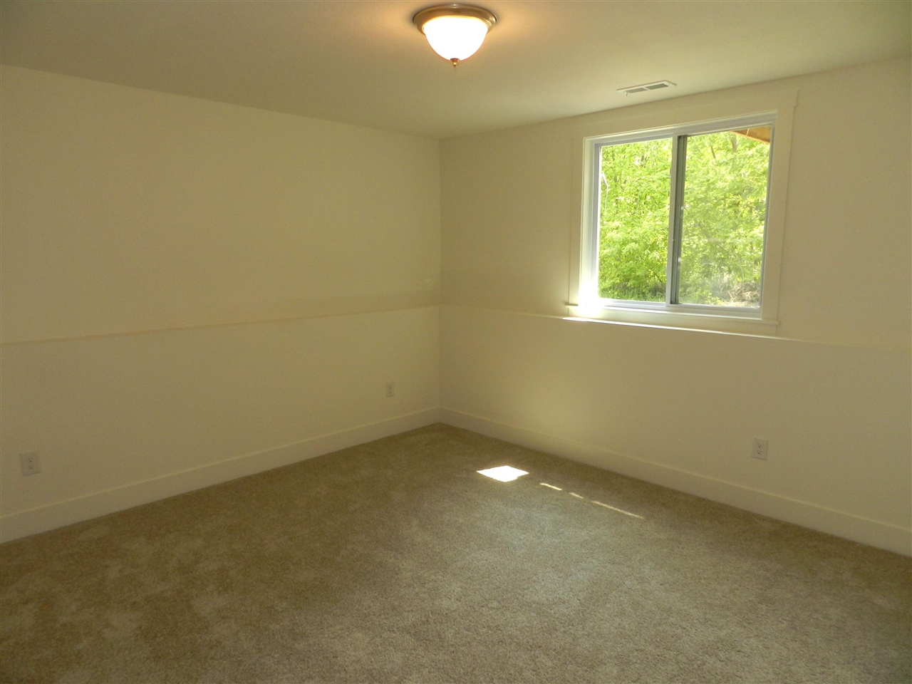 558 Swan River Drive, Benton Harbor, MI, 49022-6160