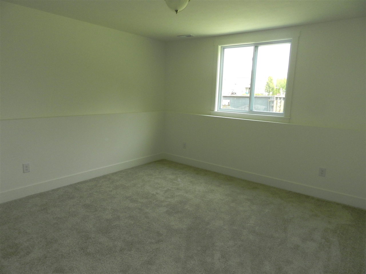 558 Swan River Drive, Benton Harbor, MI, 49022-6160