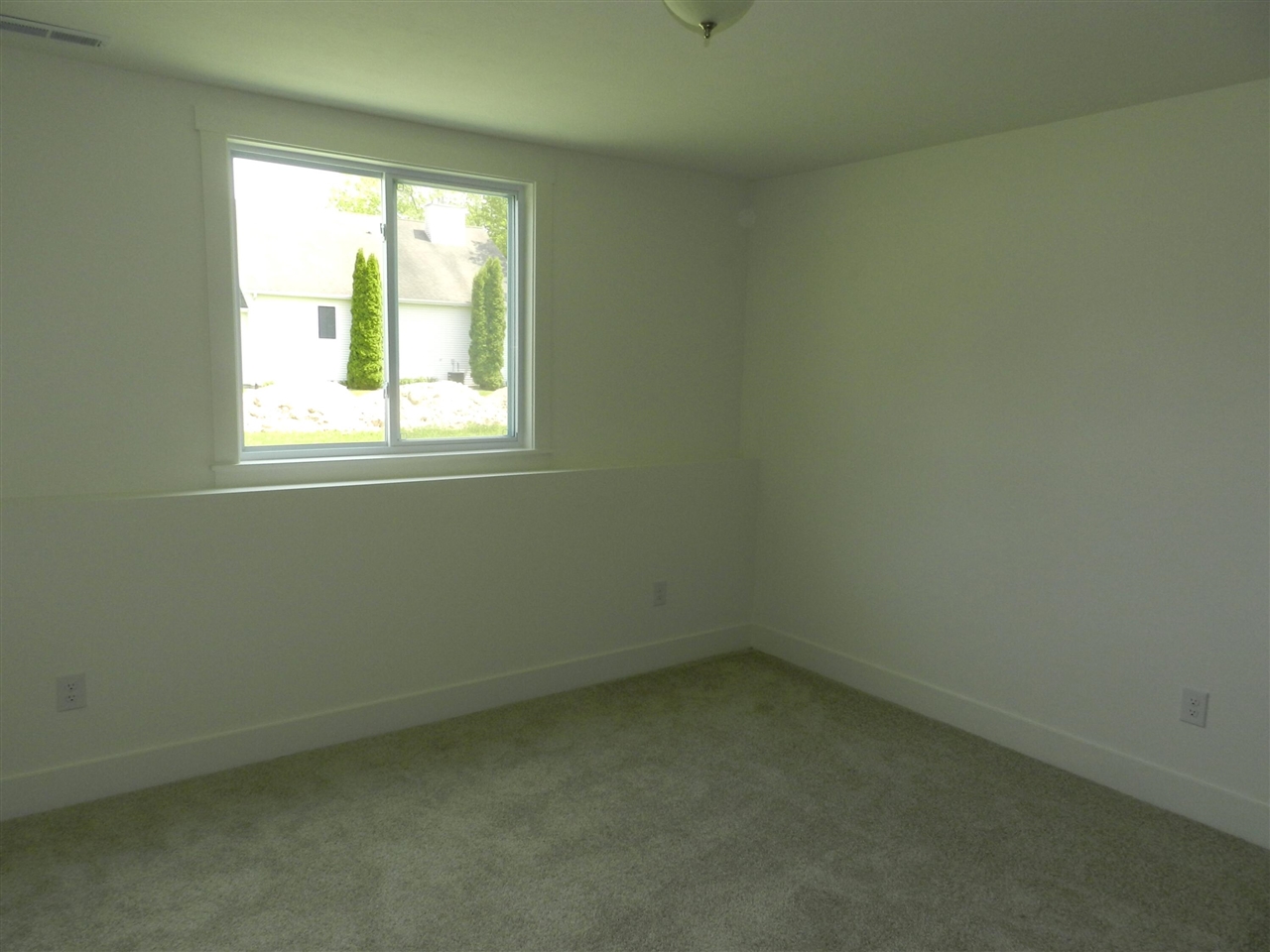 558 Swan River Drive, Benton Harbor, MI, 49022-6160