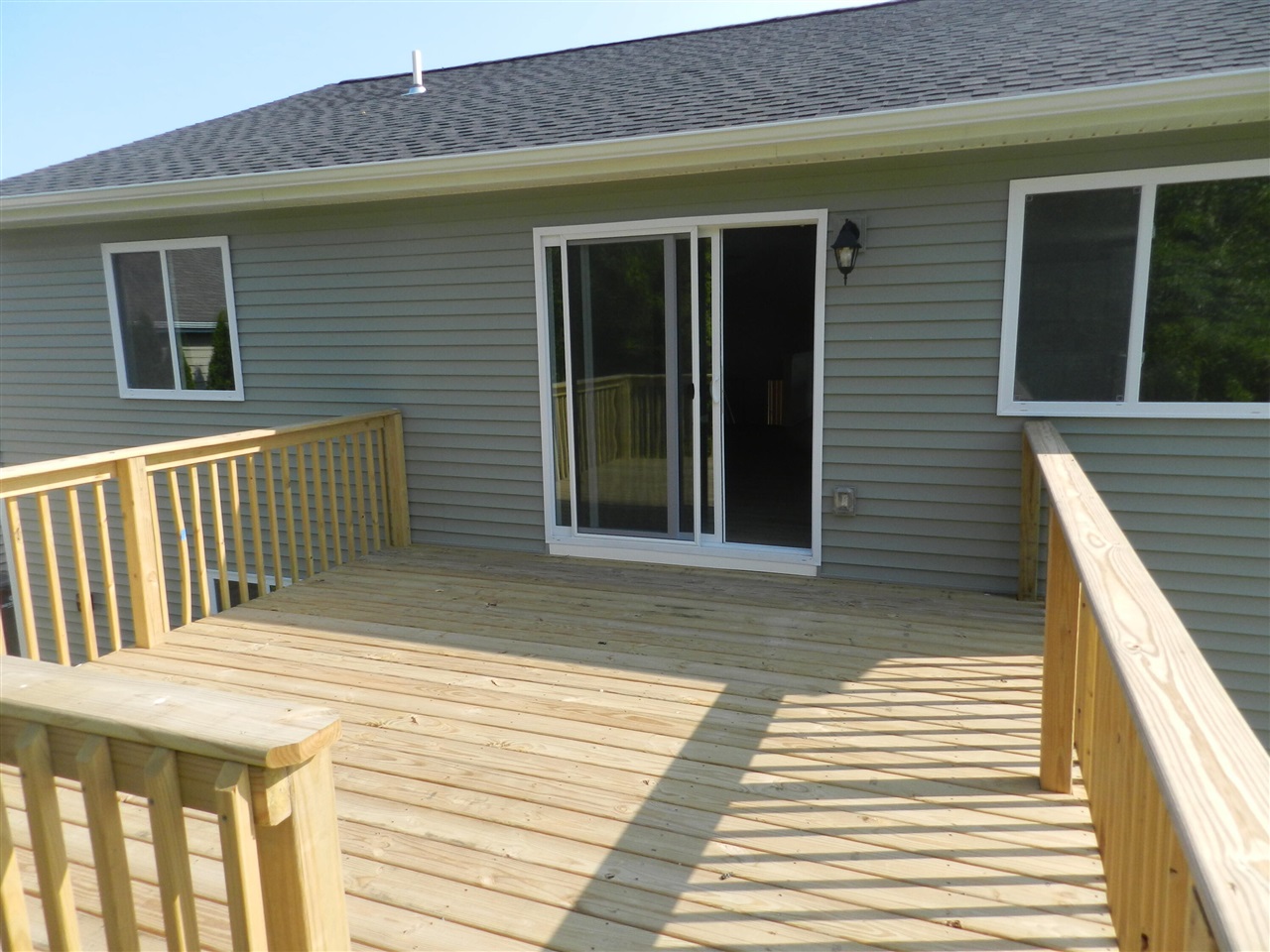 558 Swan River Drive, Benton Harbor, MI, 49022-6160