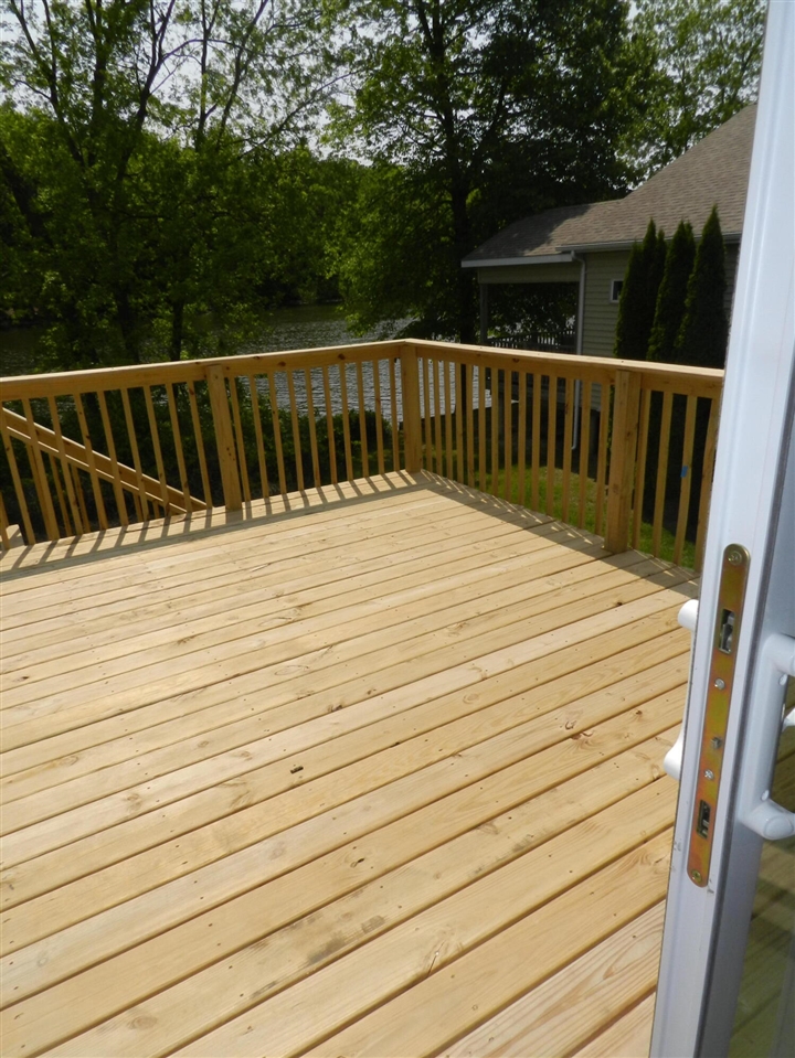 558 Swan River Drive, Benton Harbor, MI, 49022-6160