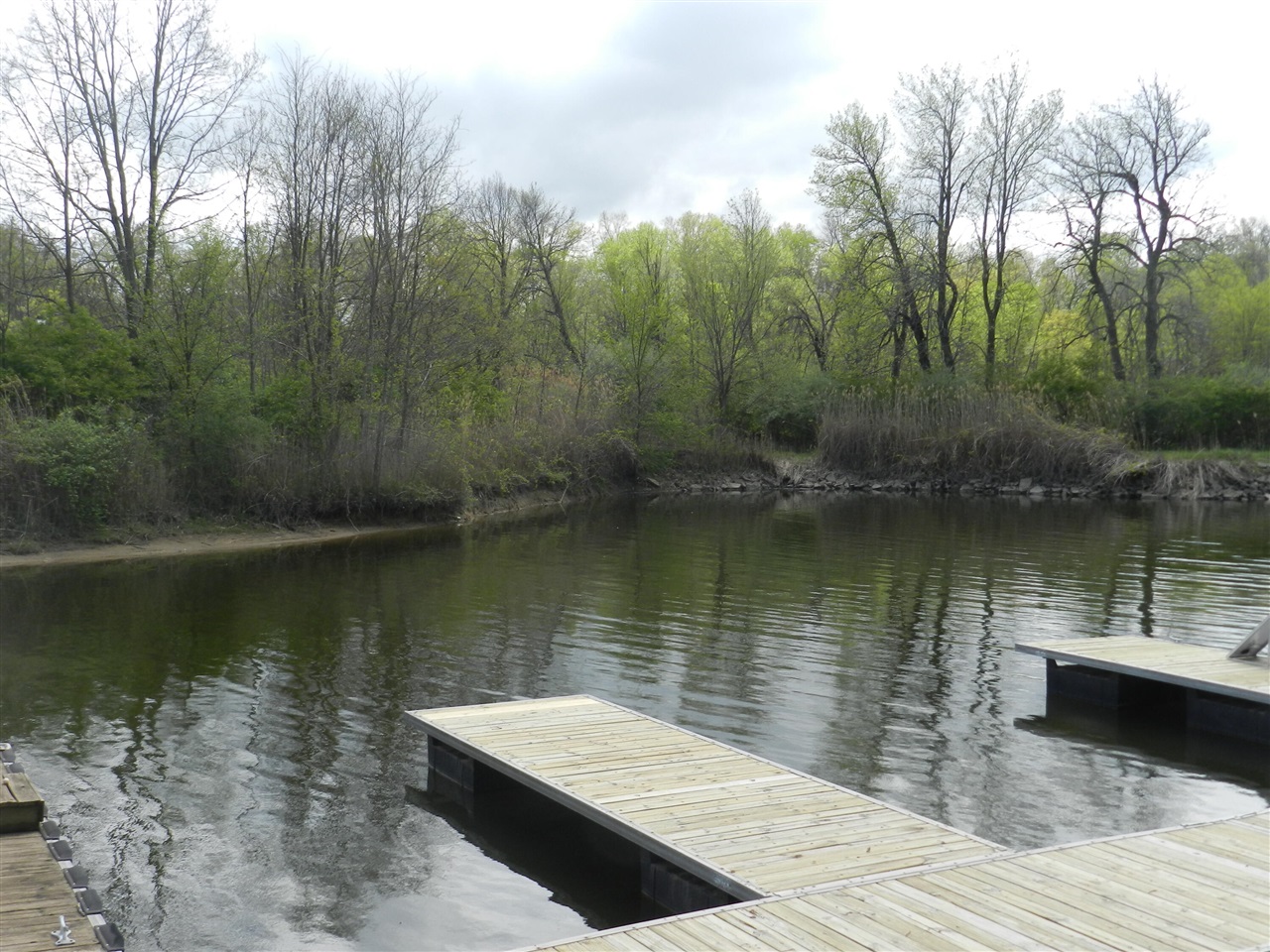 558 Swan River Drive, Benton Harbor, MI, 49022-6160