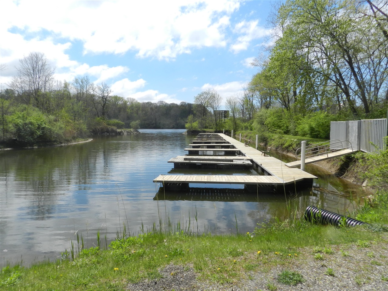 558 Swan River Drive, Benton Harbor, MI, 49022-6160