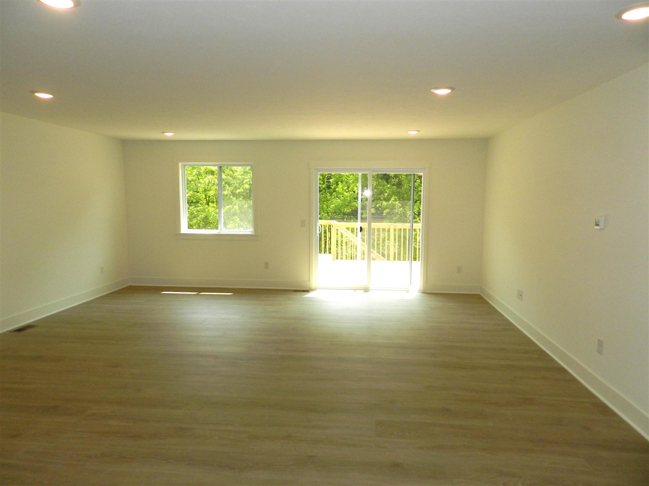 558 Swan River Drive, Benton Harbor, MI, 49022-6160