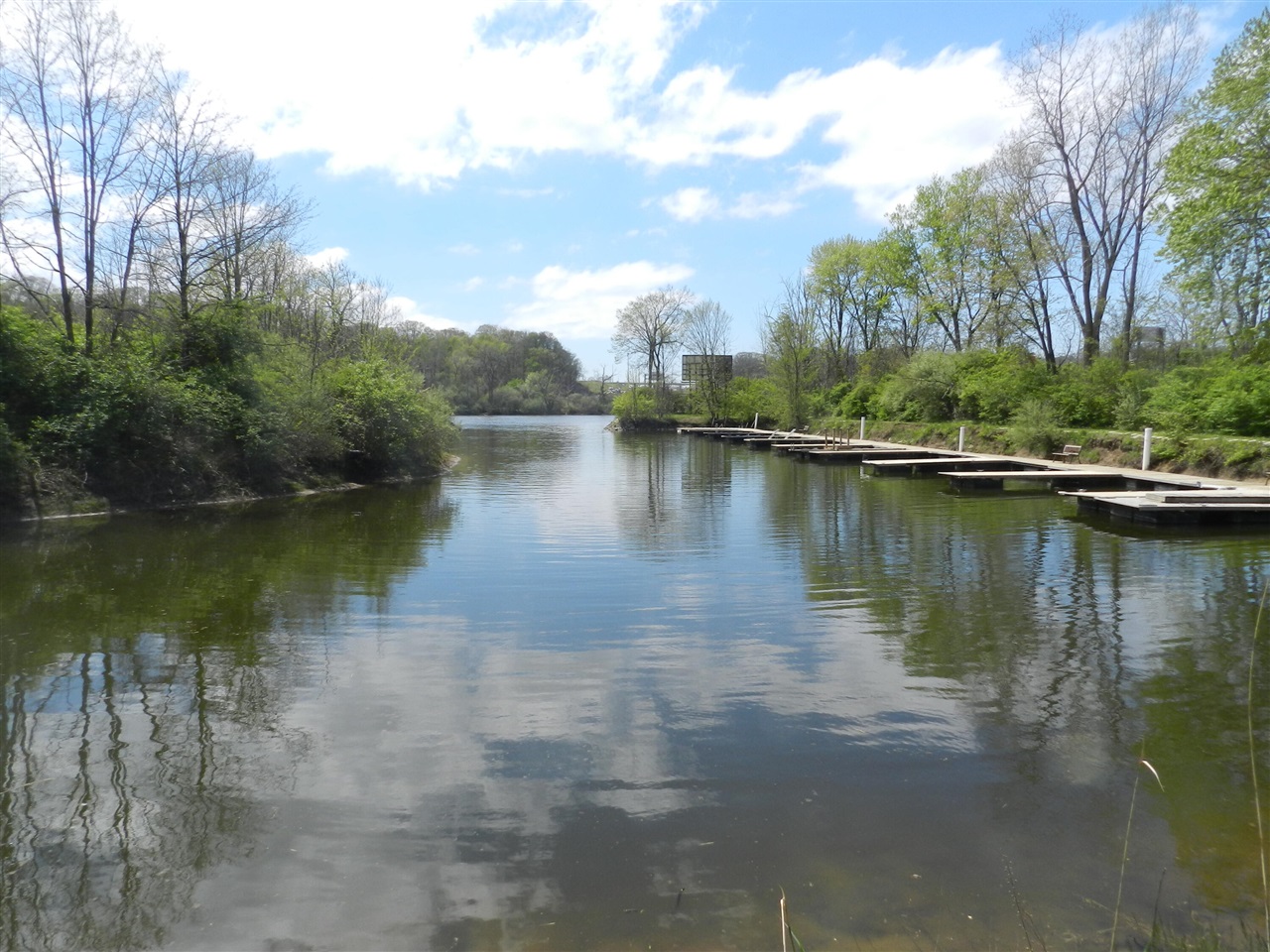 558 Swan River Drive, Benton Harbor, MI, 49022-6160