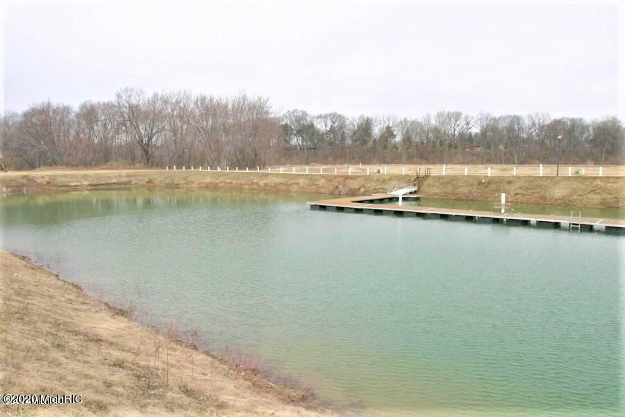 558 Swan River Drive, Benton Harbor, MI, 49022-6160