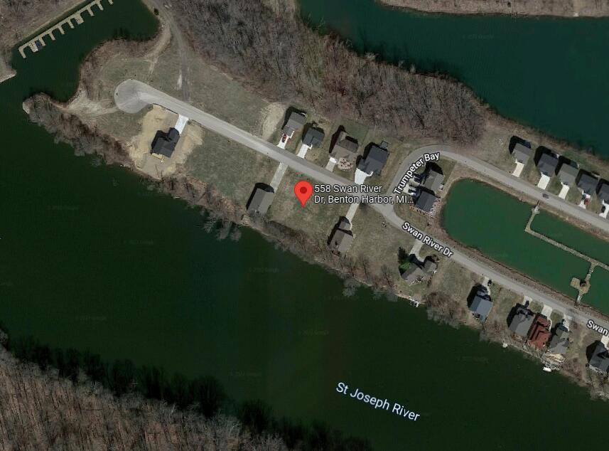 558 Swan River Drive, Benton Harbor, MI, 49022-6160