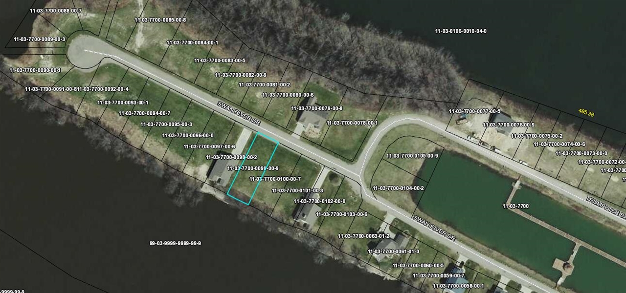 558 Swan River Drive, Benton Harbor, MI, 49022-6160