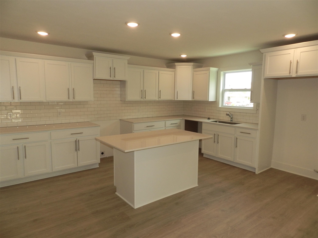 558 Swan River Drive, Benton Harbor, MI, 49022-6160