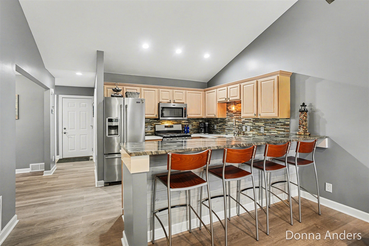 17595 Park Place Circle, Spring Lake, MI, 49456-9148