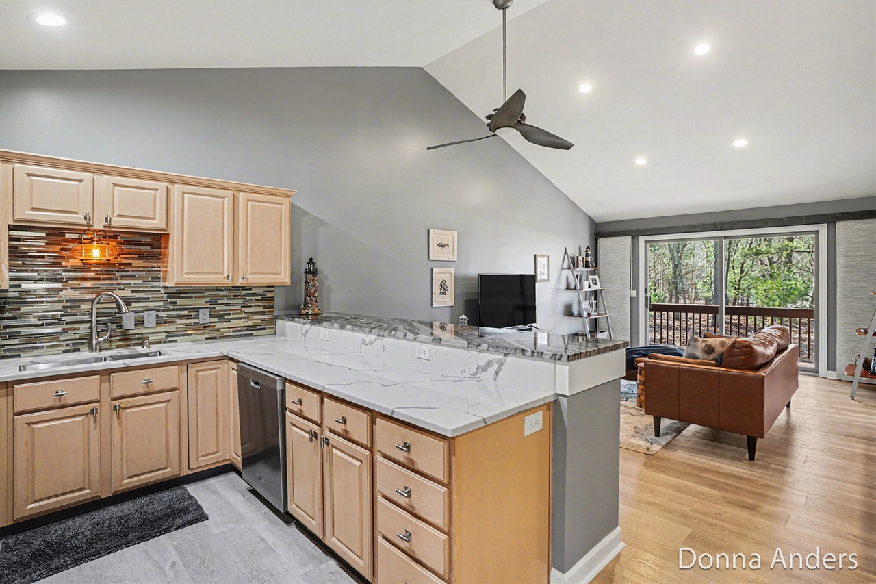 17595 Park Place Circle, Spring Lake, MI, 49456-9148