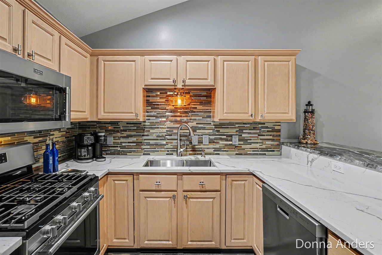 17595 Park Place Circle, Spring Lake, MI, 49456-9148