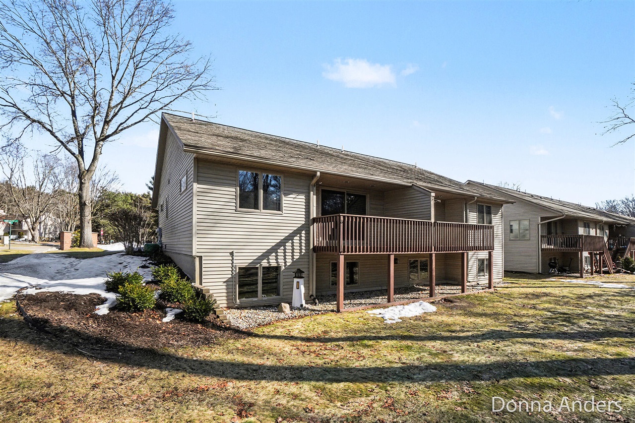 17595 Park Place Circle, Spring Lake, MI, 49456-9148