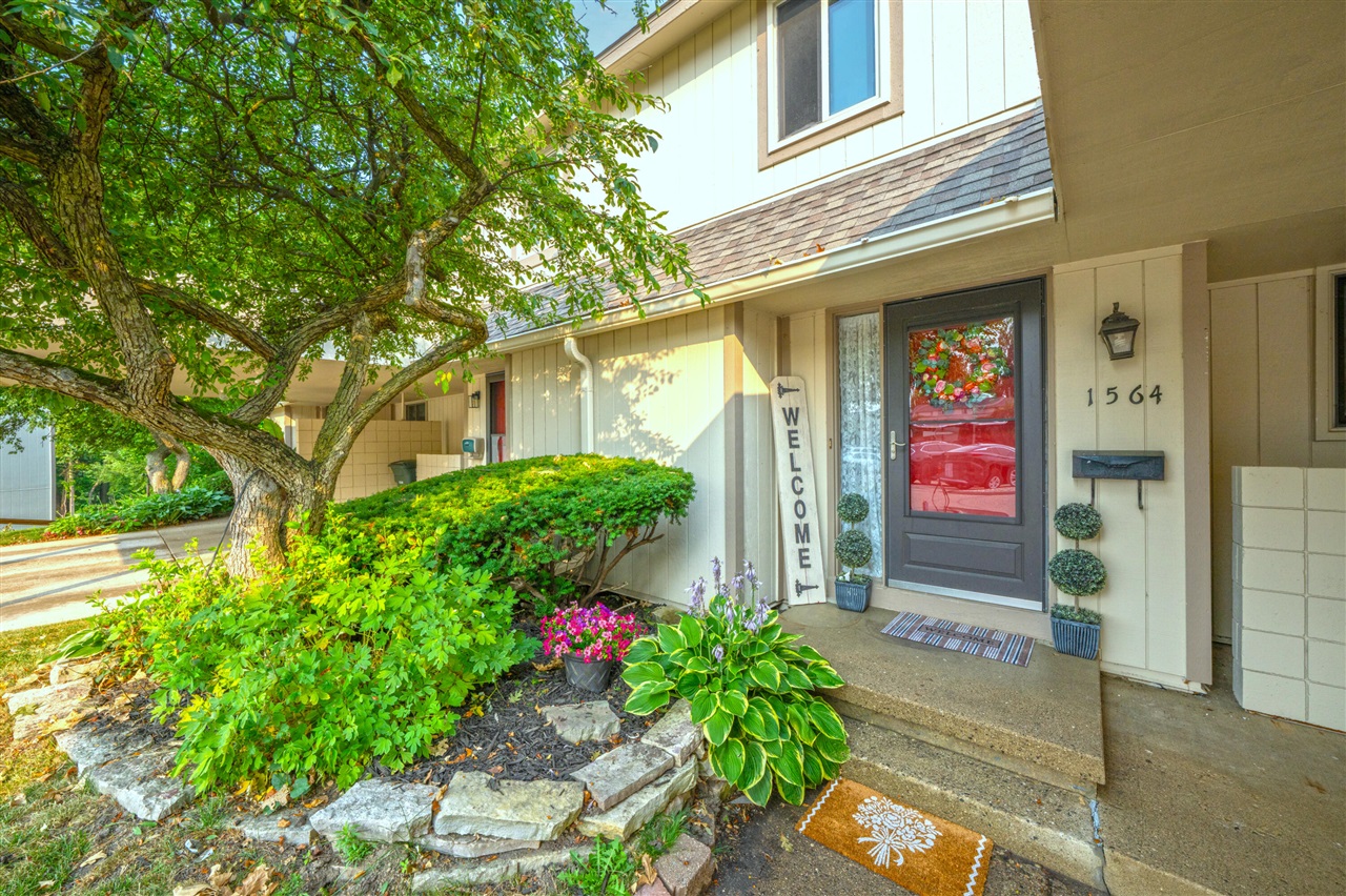 1st image of 1564 Charter Oak Dr, Rochester Hills, MI 48309 | MLS# 70515990