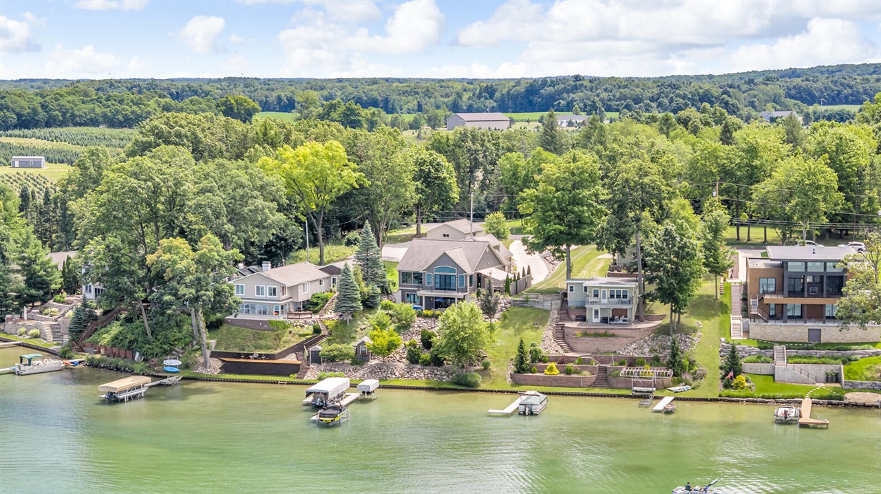 193 Cottage Drive, Horton, MI, 49246-9727