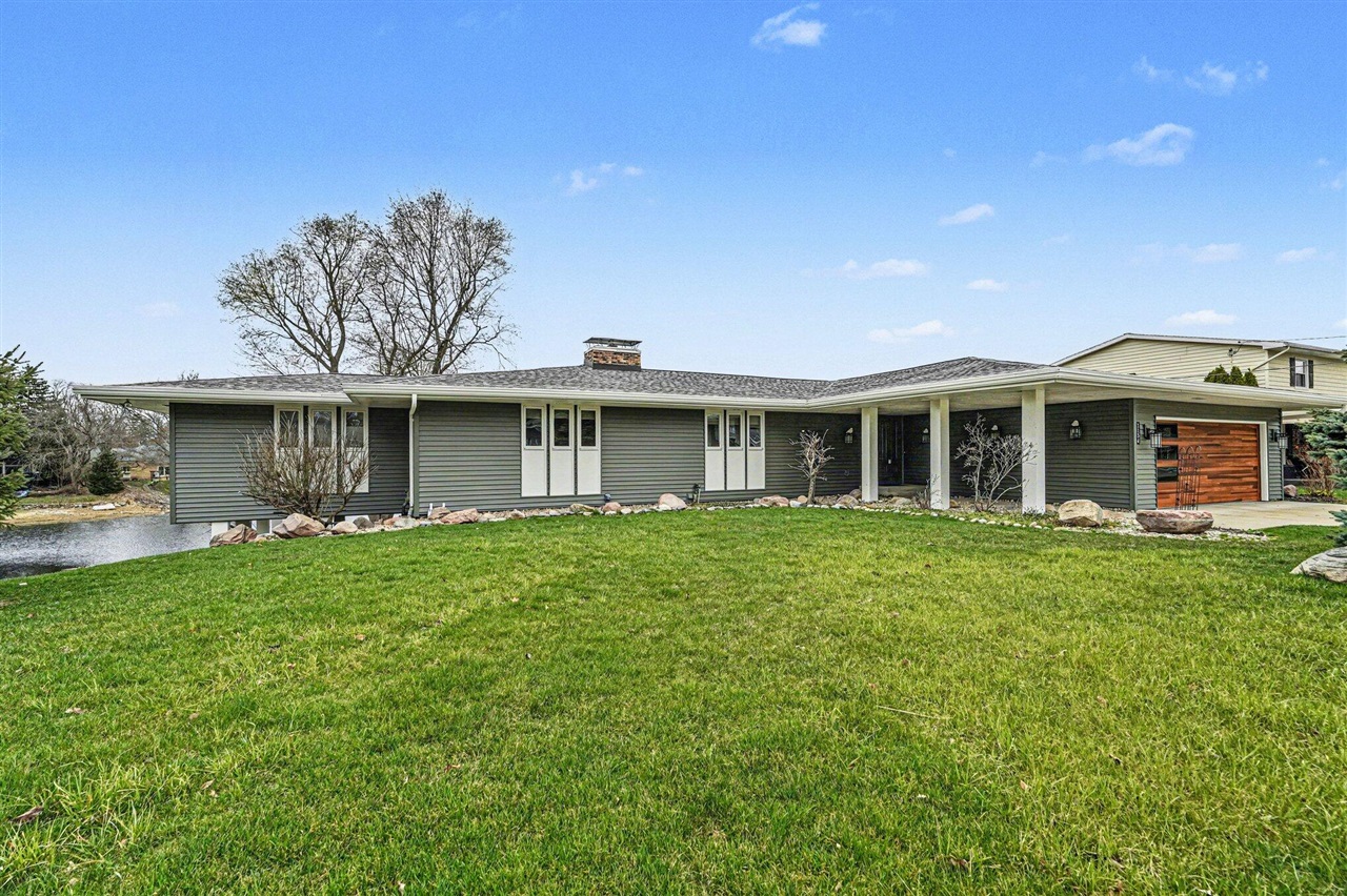 1134 S Lakeside Drive, Battle Creek, MI, 49015-3534