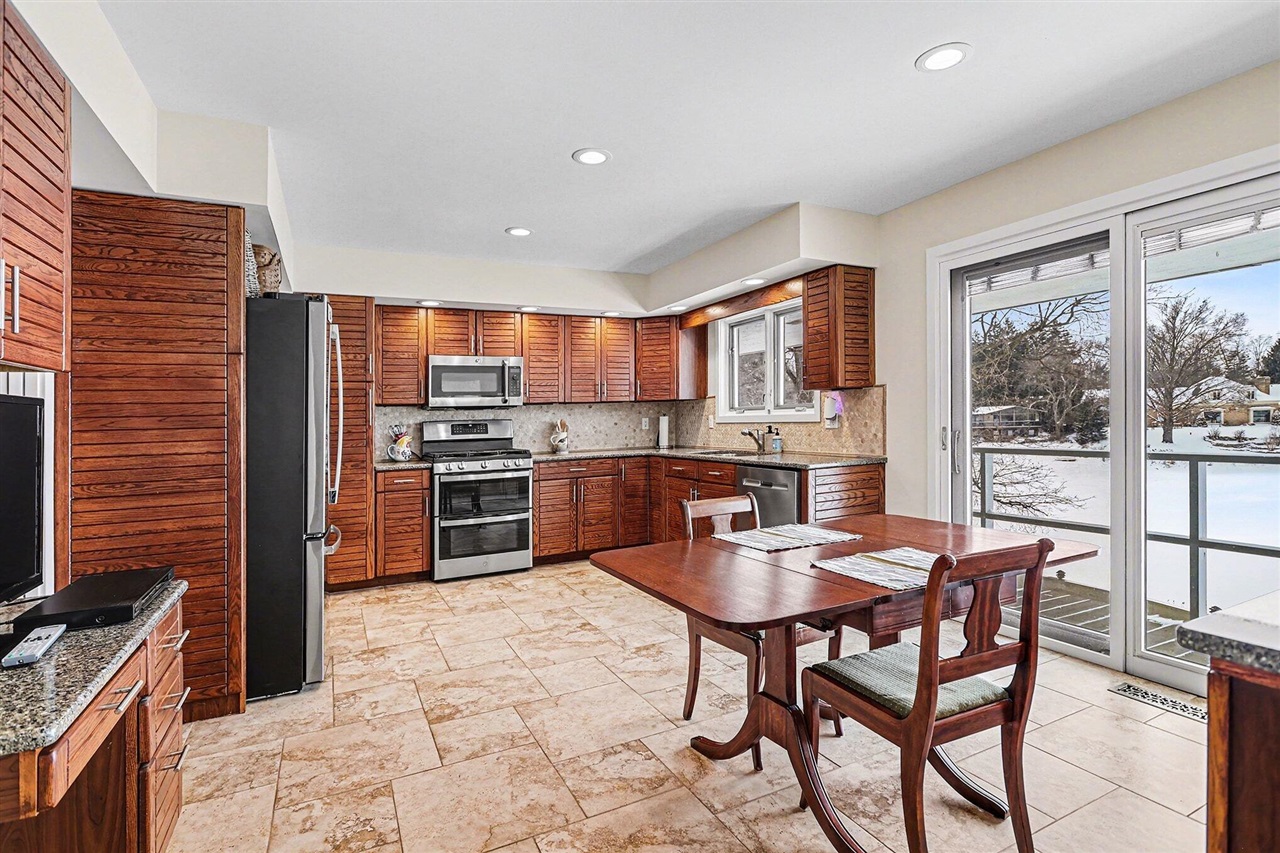 1134 S Lakeside Drive, Battle Creek, MI, 49015-3534