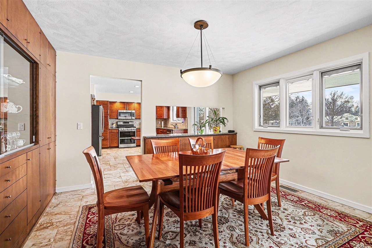 1134 S Lakeside Drive, Battle Creek, MI, 49015-3534