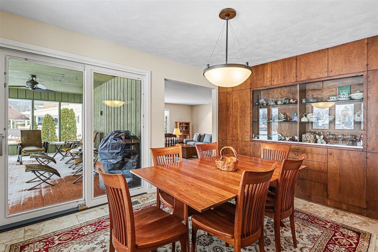 1134 S Lakeside Drive, Battle Creek, MI, 49015-3534