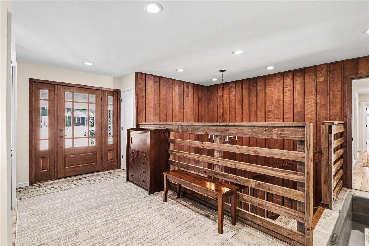 1134 S Lakeside Drive, Battle Creek, MI, 49015-3534