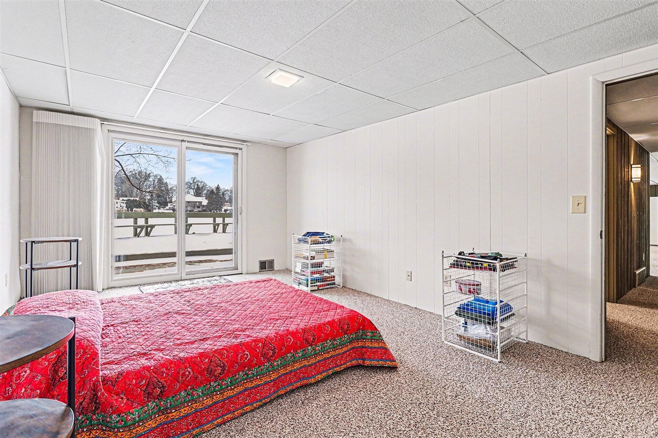 1134 S Lakeside Drive, Battle Creek, MI, 49015-3534