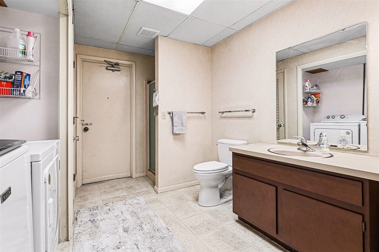 1134 S Lakeside Drive, Battle Creek, MI, 49015-3534