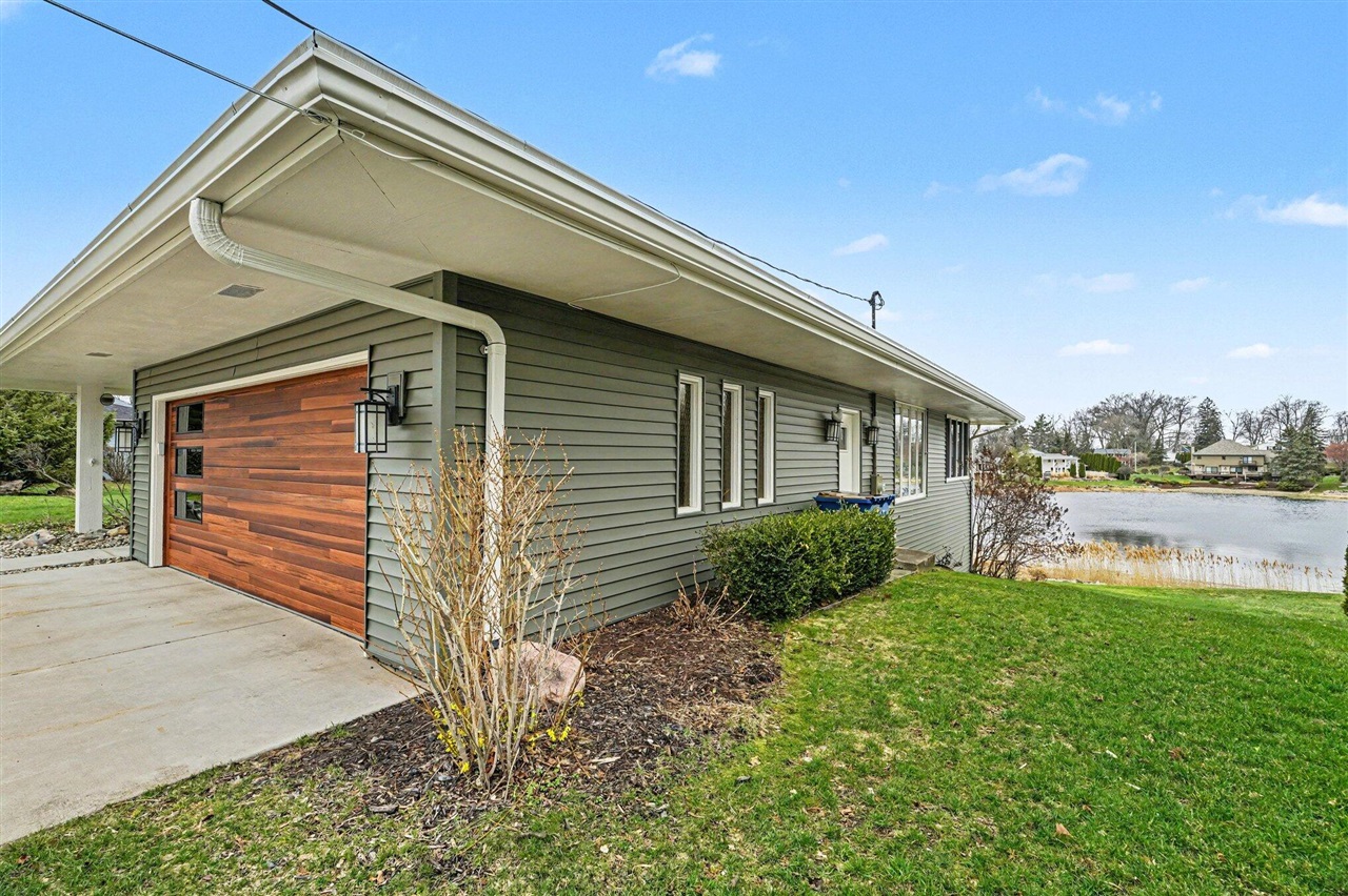 1134 S Lakeside Drive, Battle Creek, MI, 49015-3534