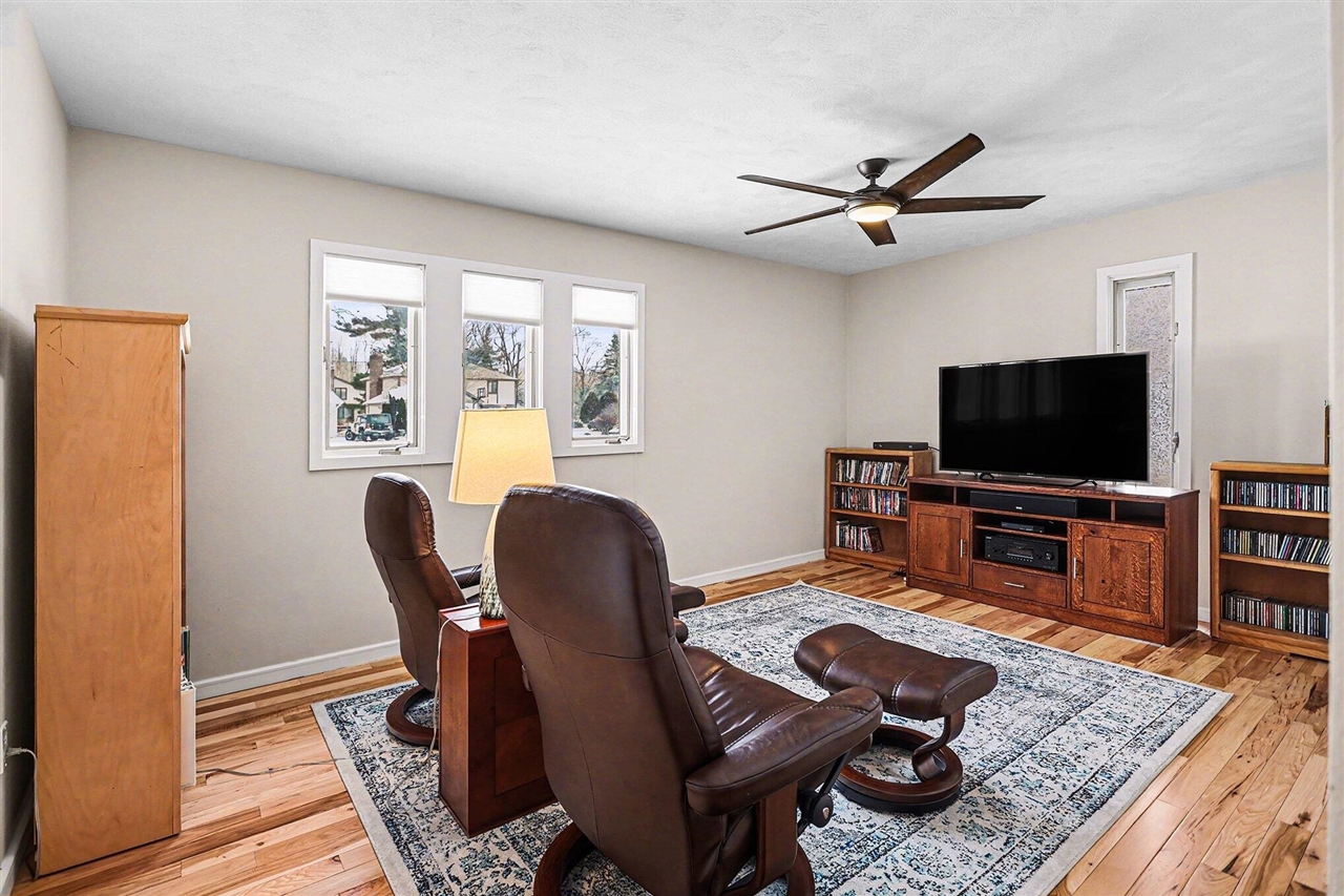 1134 S Lakeside Drive, Battle Creek, MI, 49015-3534