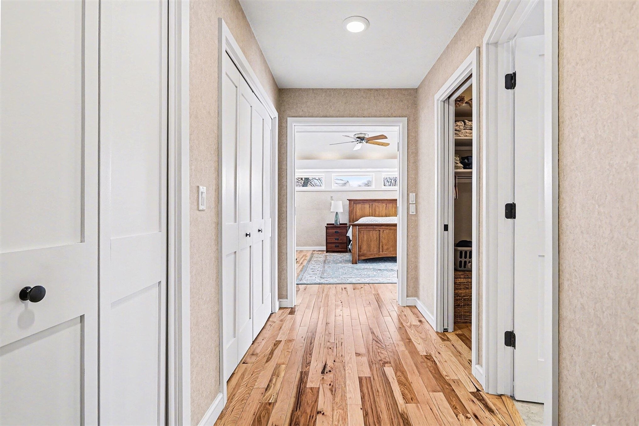 1134 S Lakeside Drive, Battle Creek, MI, 49015-3534