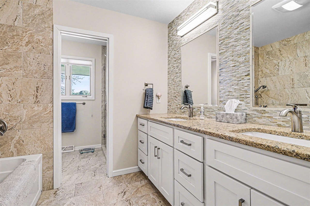 1134 S Lakeside Drive, Battle Creek, MI, 49015-3534