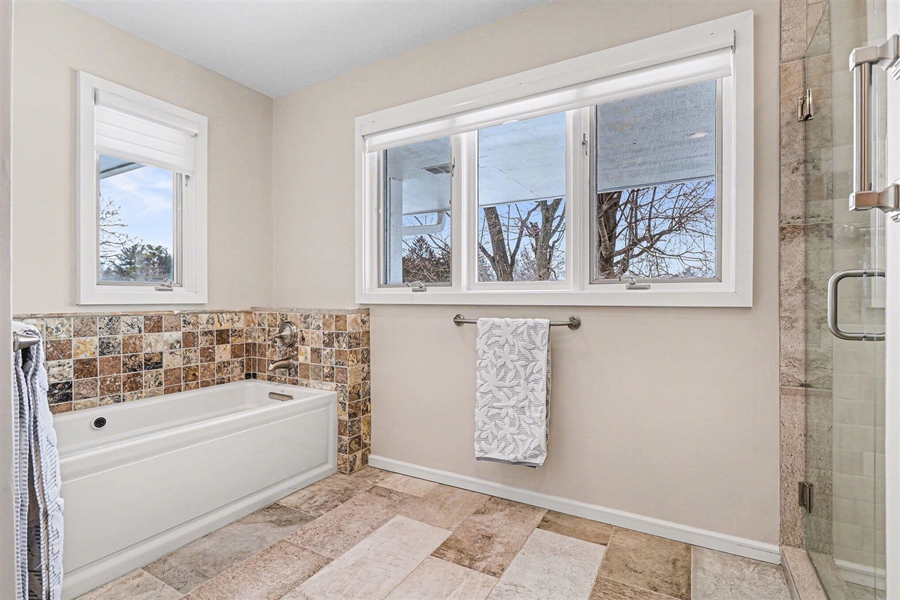 1134 S Lakeside Drive, Battle Creek, MI, 49015-3534