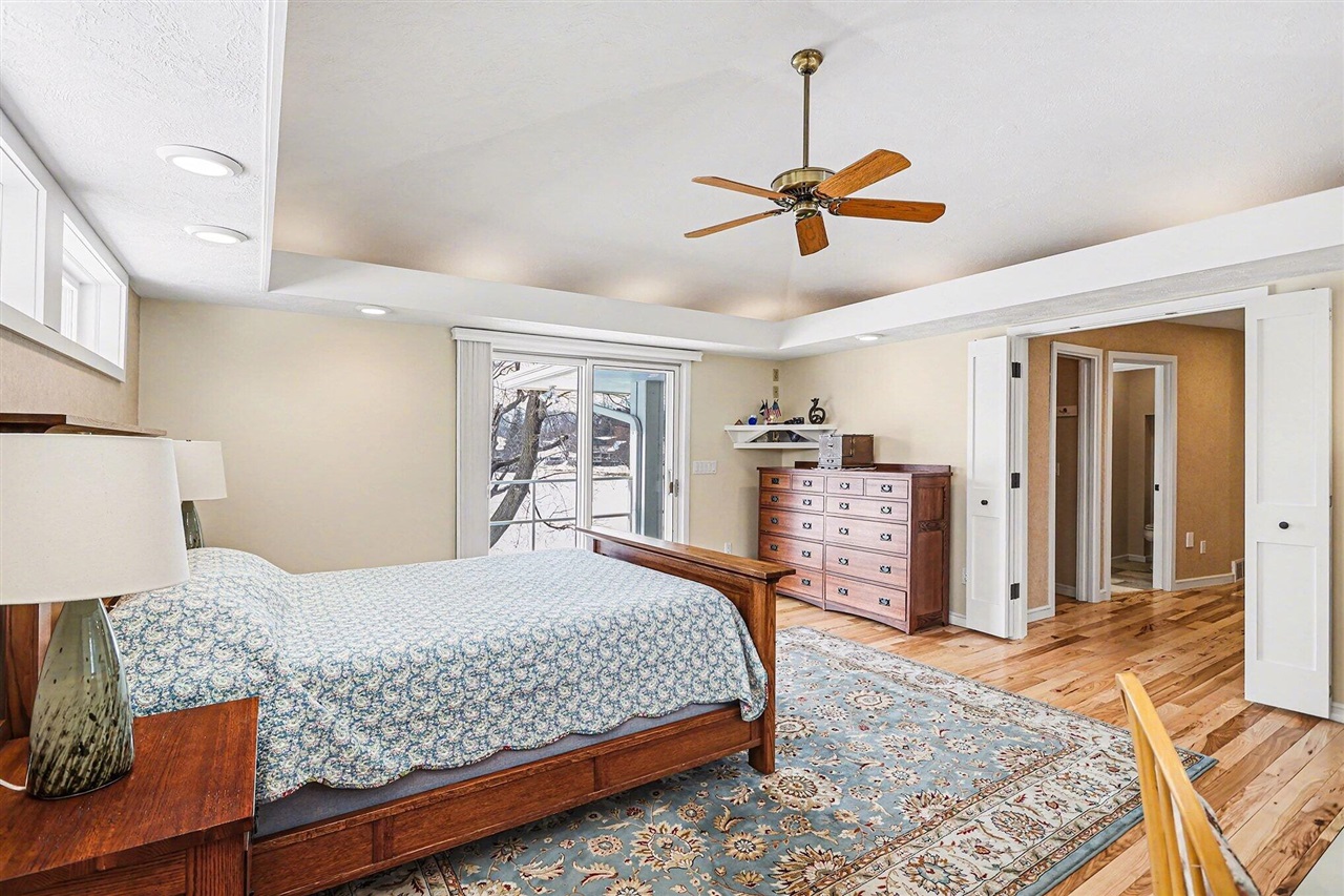 1134 S Lakeside Drive, Battle Creek, MI, 49015-3534