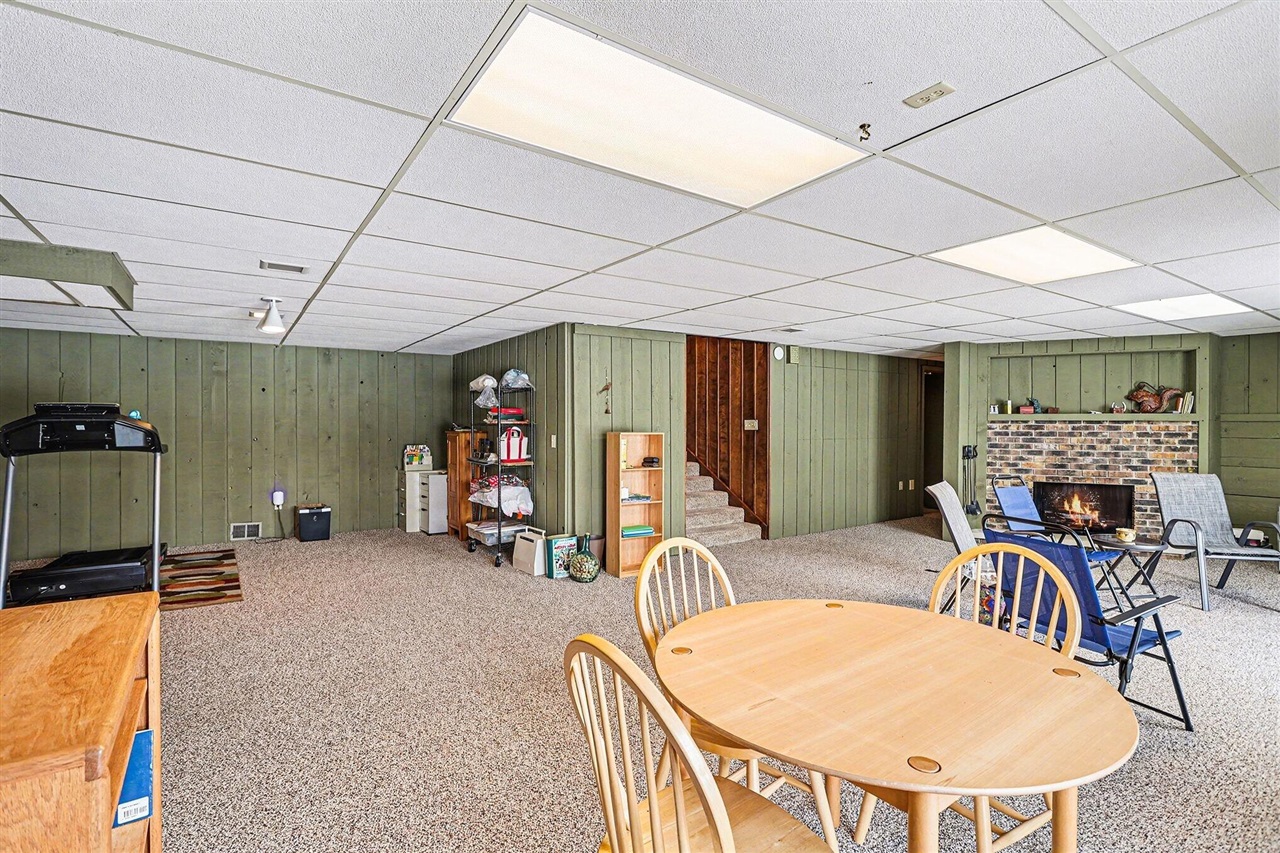 1134 S Lakeside Drive, Battle Creek, MI, 49015-3534