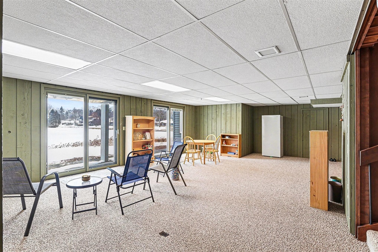 1134 S Lakeside Drive, Battle Creek, MI, 49015-3534