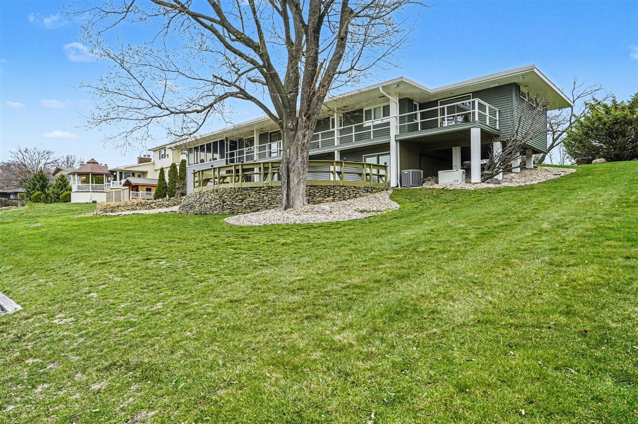 1134 S Lakeside Drive, Battle Creek, MI, 49015-3534