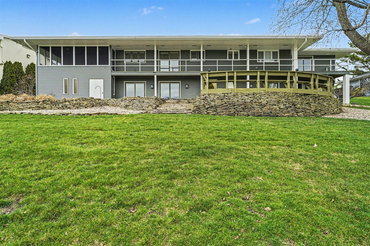 1134 S Lakeside Drive, Battle Creek, MI, 49015-3534