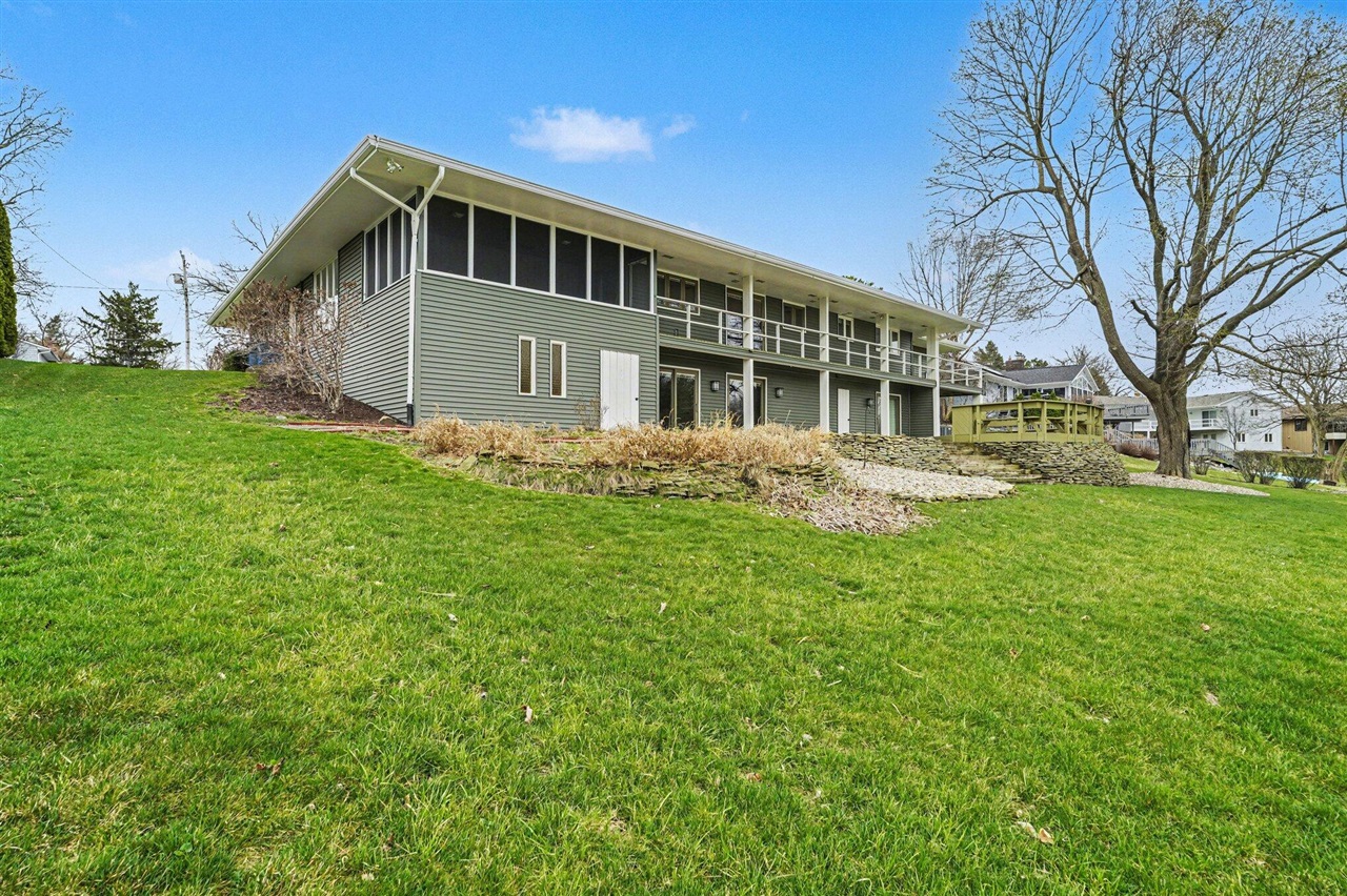 1134 S Lakeside Drive, Battle Creek, MI, 49015-3534