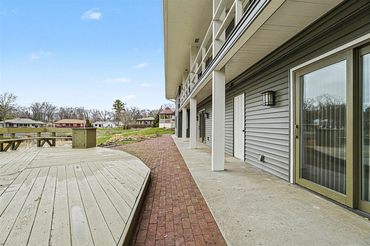 1134 S Lakeside Drive, Battle Creek, MI, 49015-3534